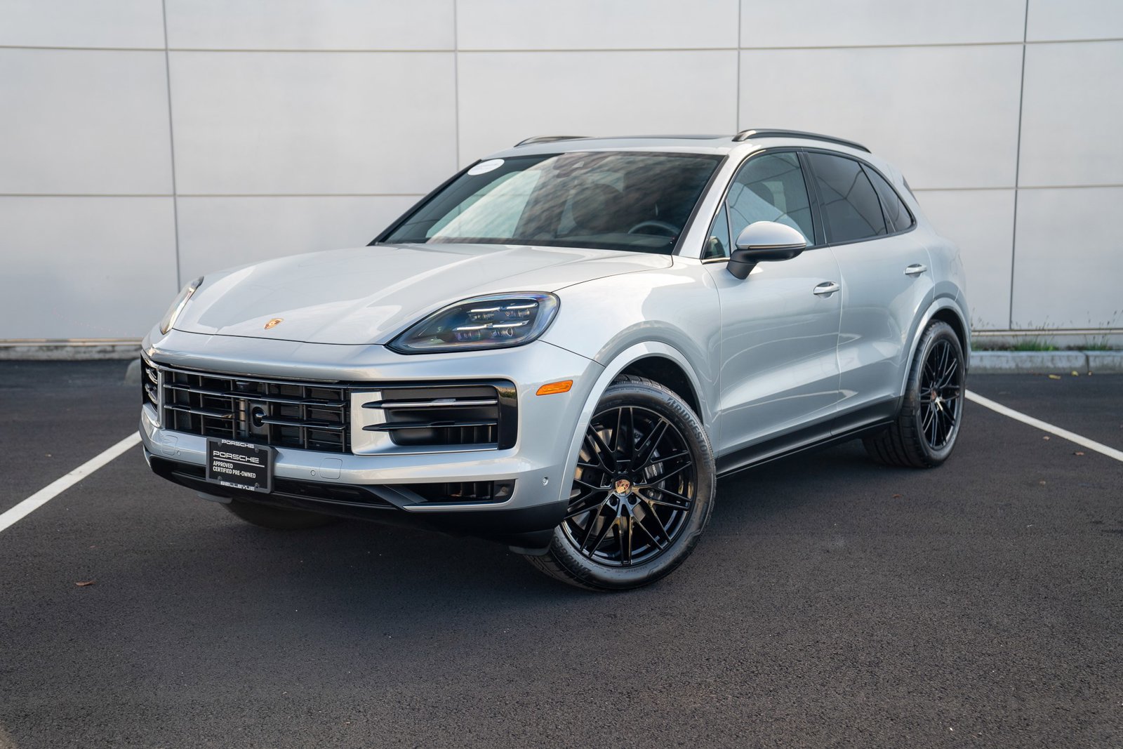 2025 Porsche Cayenne Base's photo