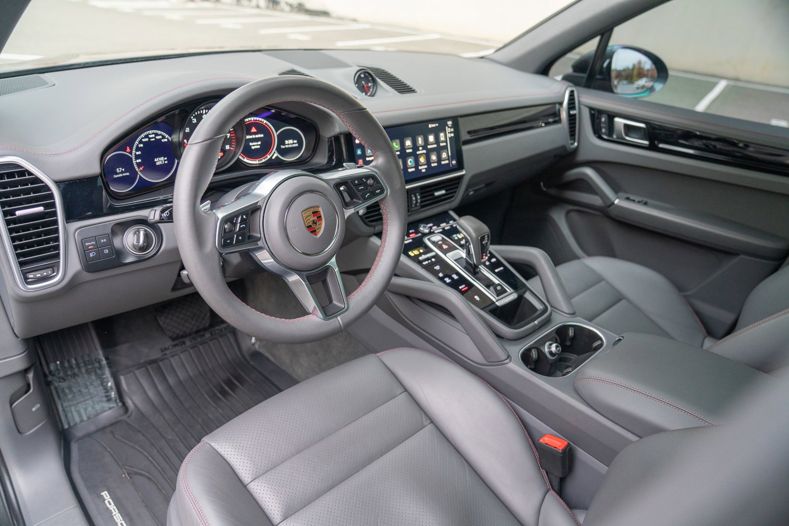 2023 Porsche Cayenne Platinum Edition photo 4