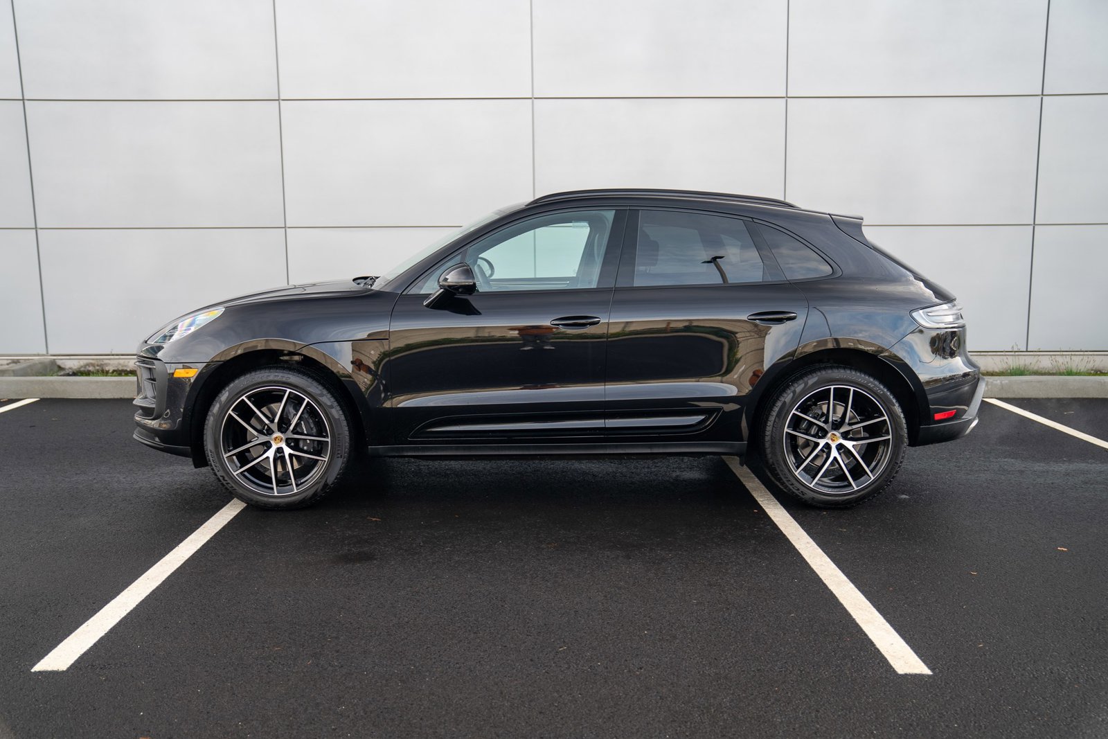 2025 Porsche Macan S photo 2