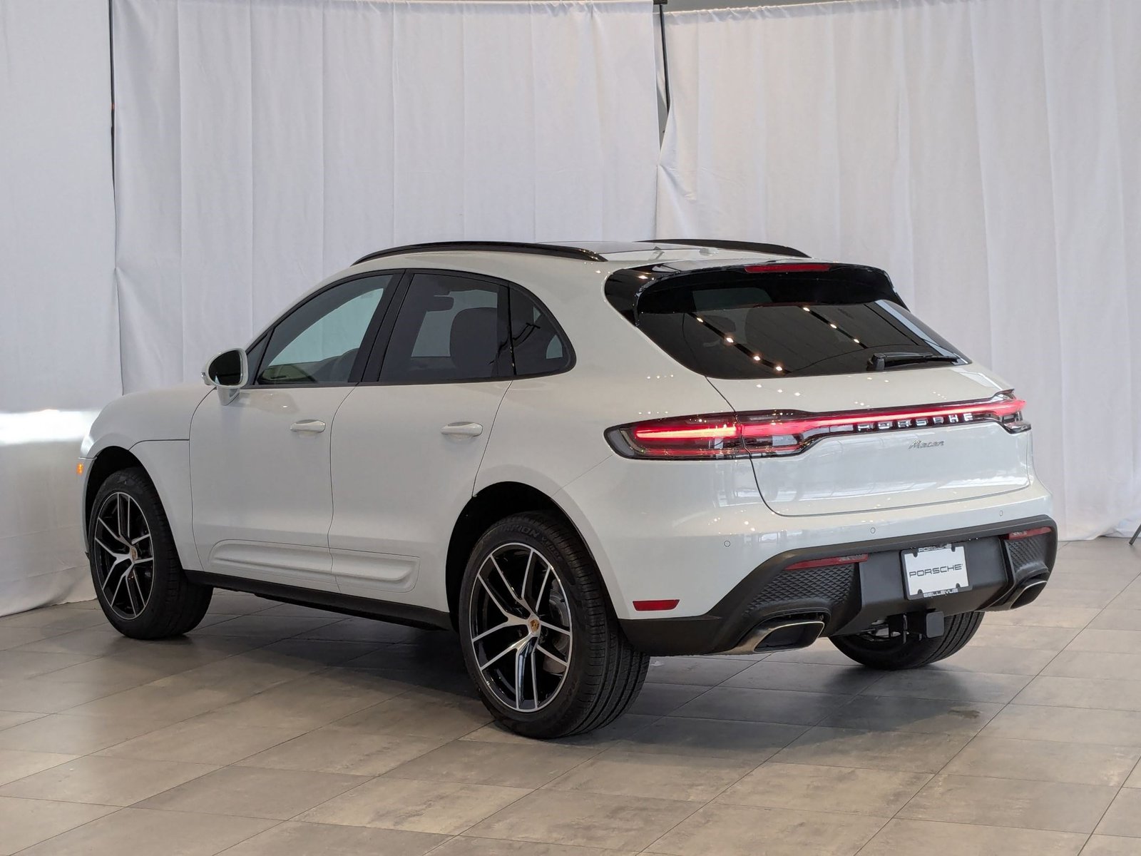2025 Porsche Macan S photo 3