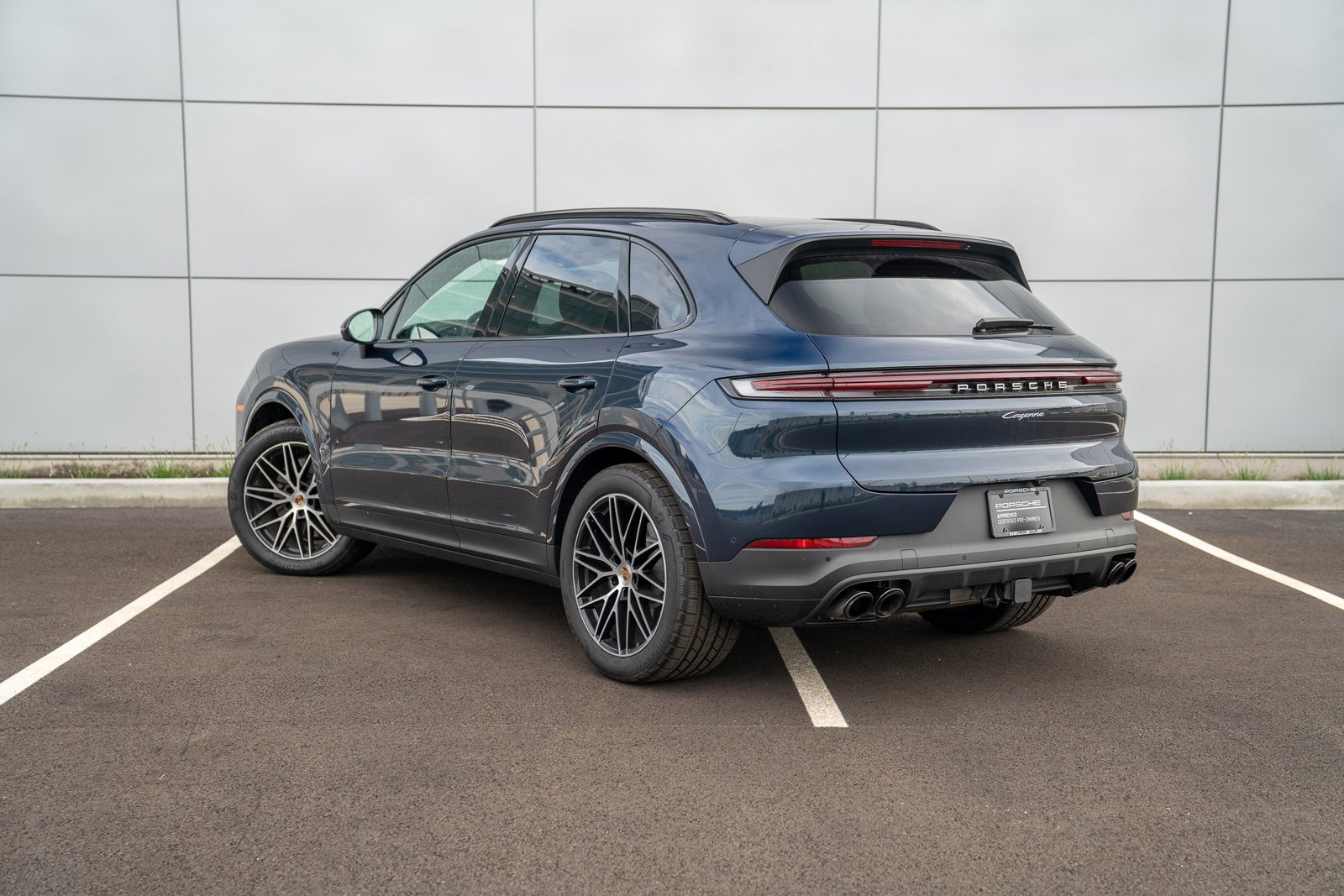 2025 Porsche Cayenne photo 3