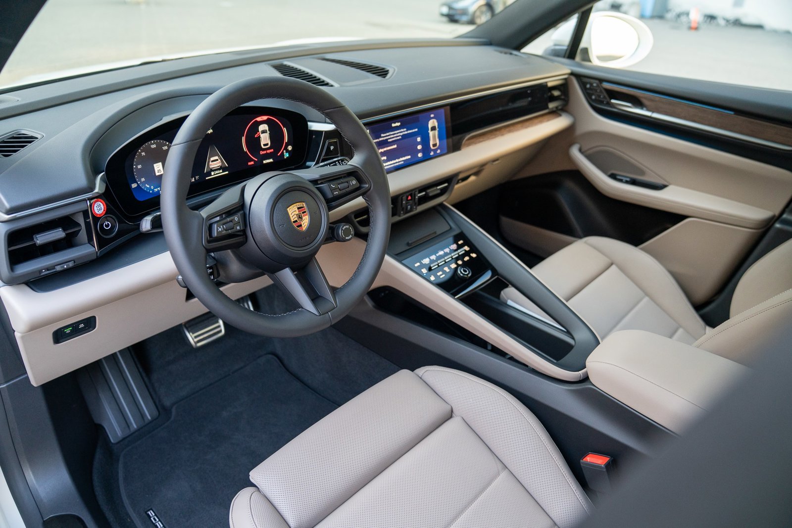 2025 Porsche Macan Electric photo 4