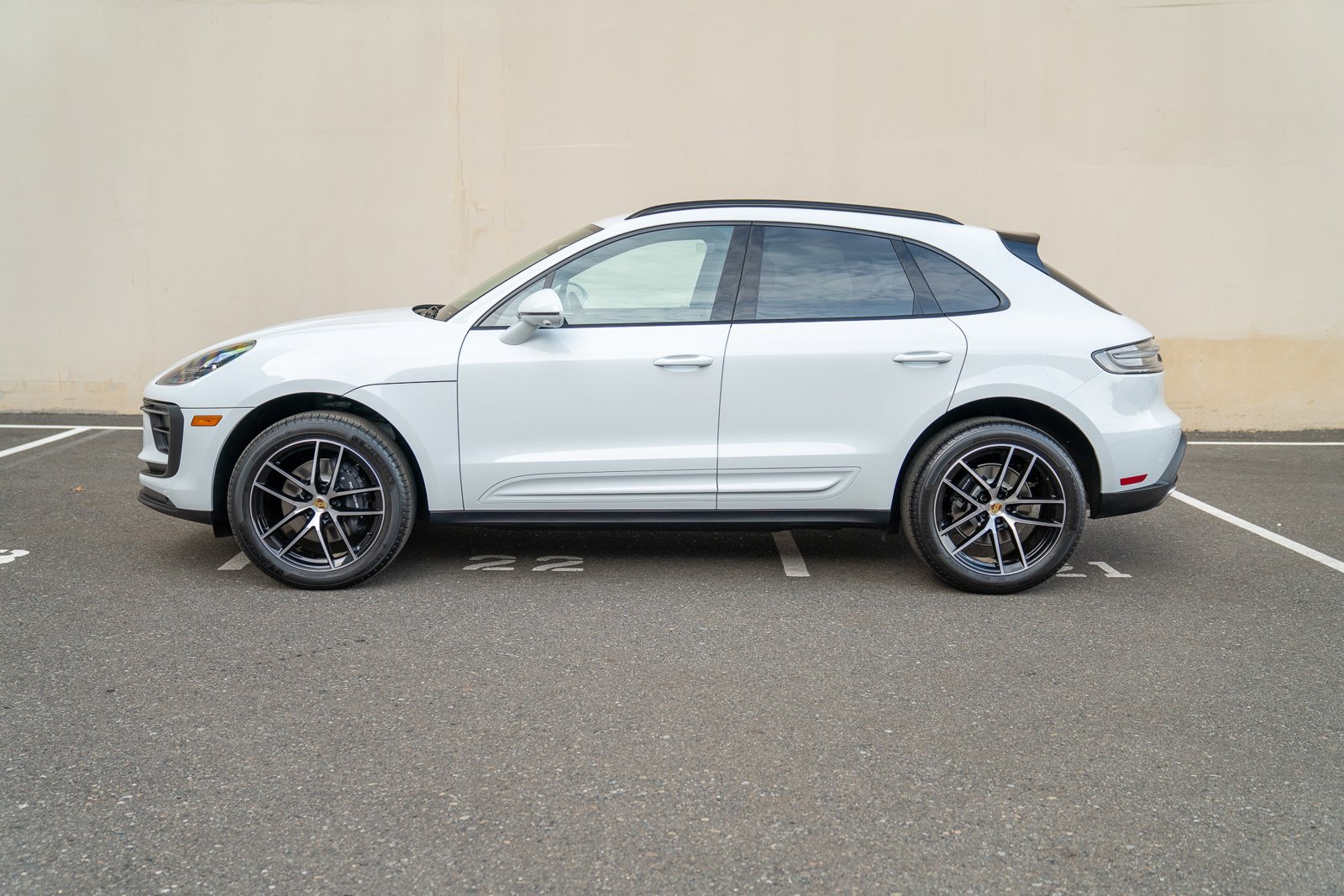 2026 Porsche Macan S photo 2
