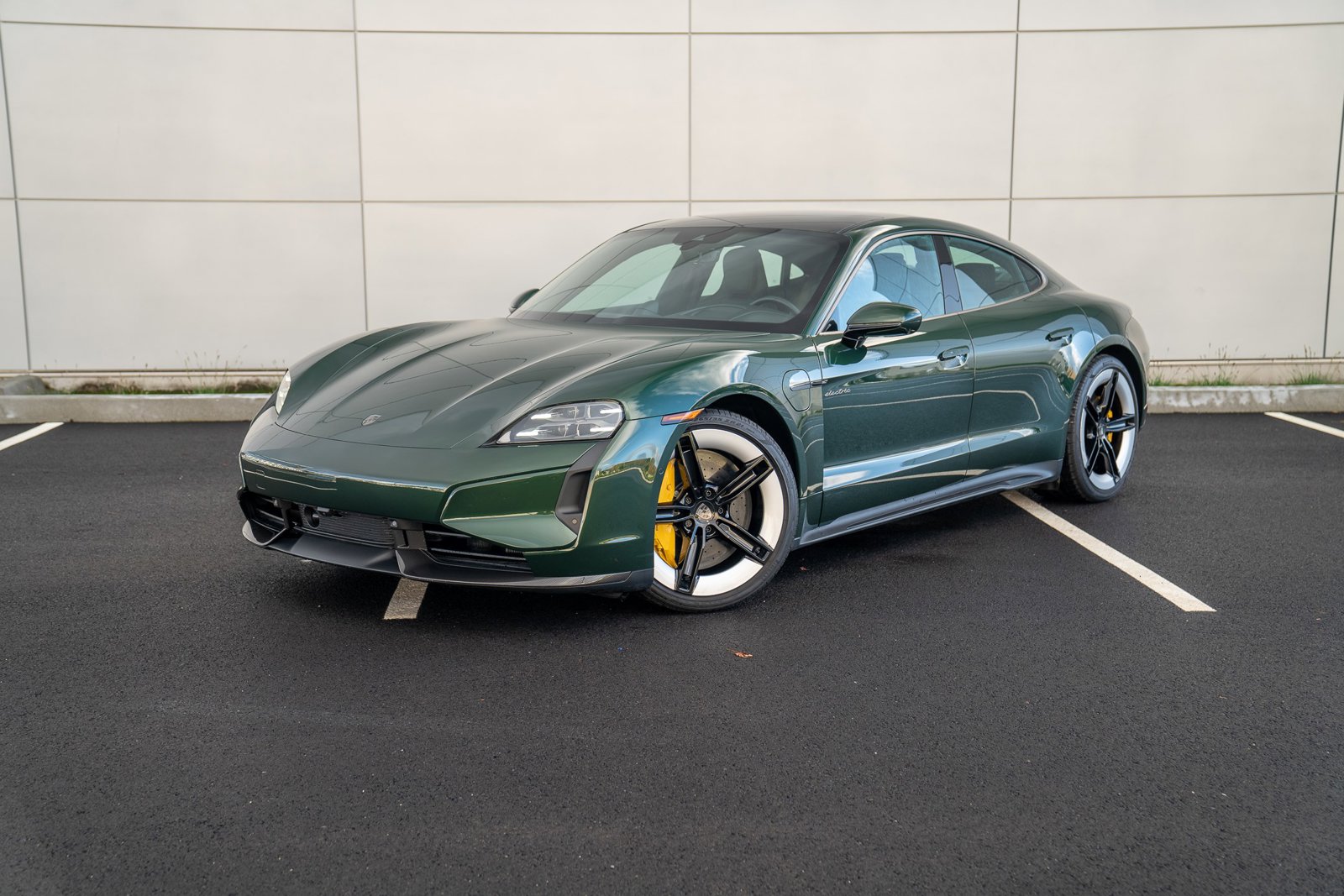 2025 Porsche Taycan Turbo's photo