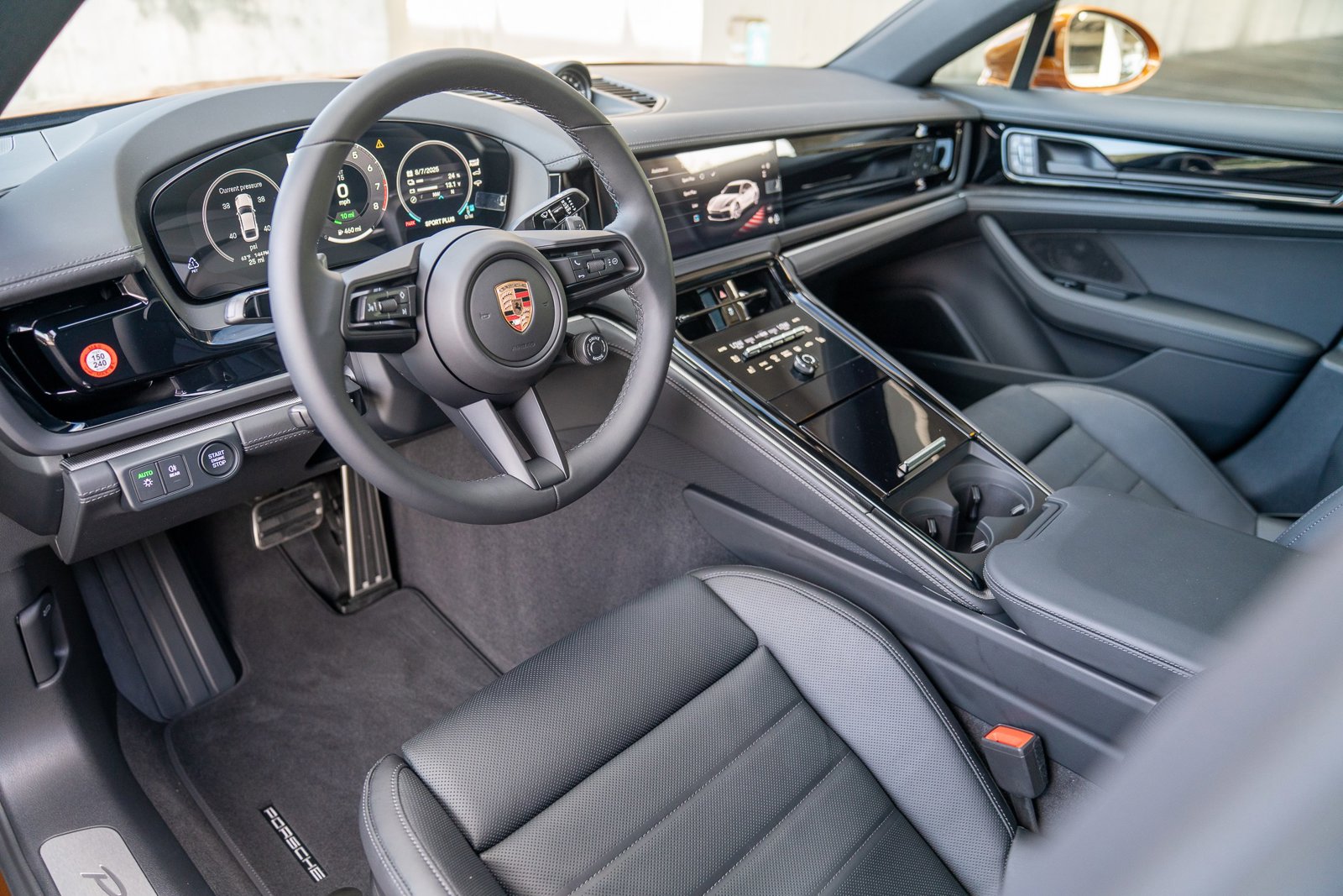 2025 Porsche Panamera E-Hybrid 4 photo 4