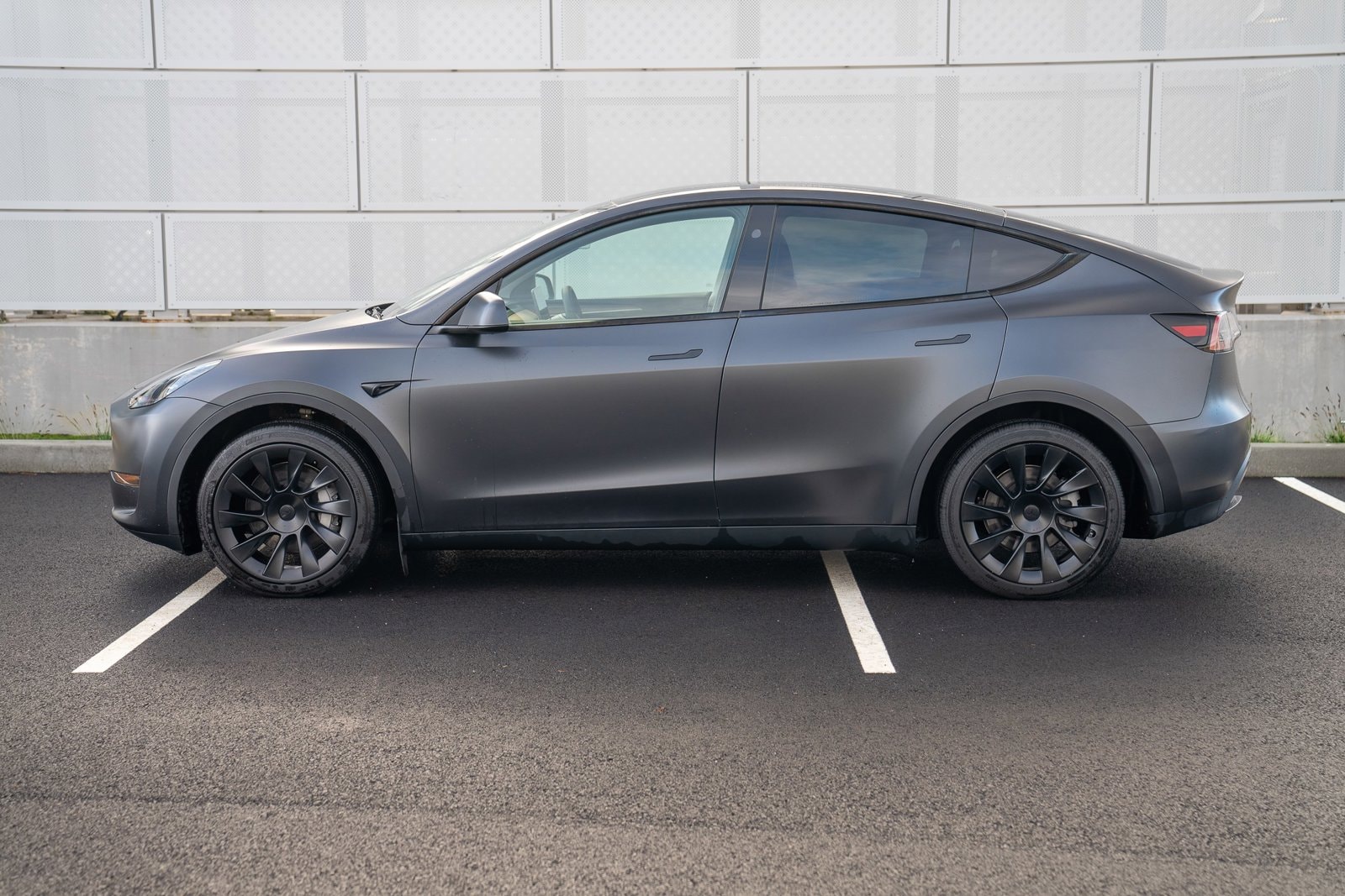 Used 2024 Tesla Model Y Long Range with VIN 7SAYGDEE7RF034609 for sale in Kansas City