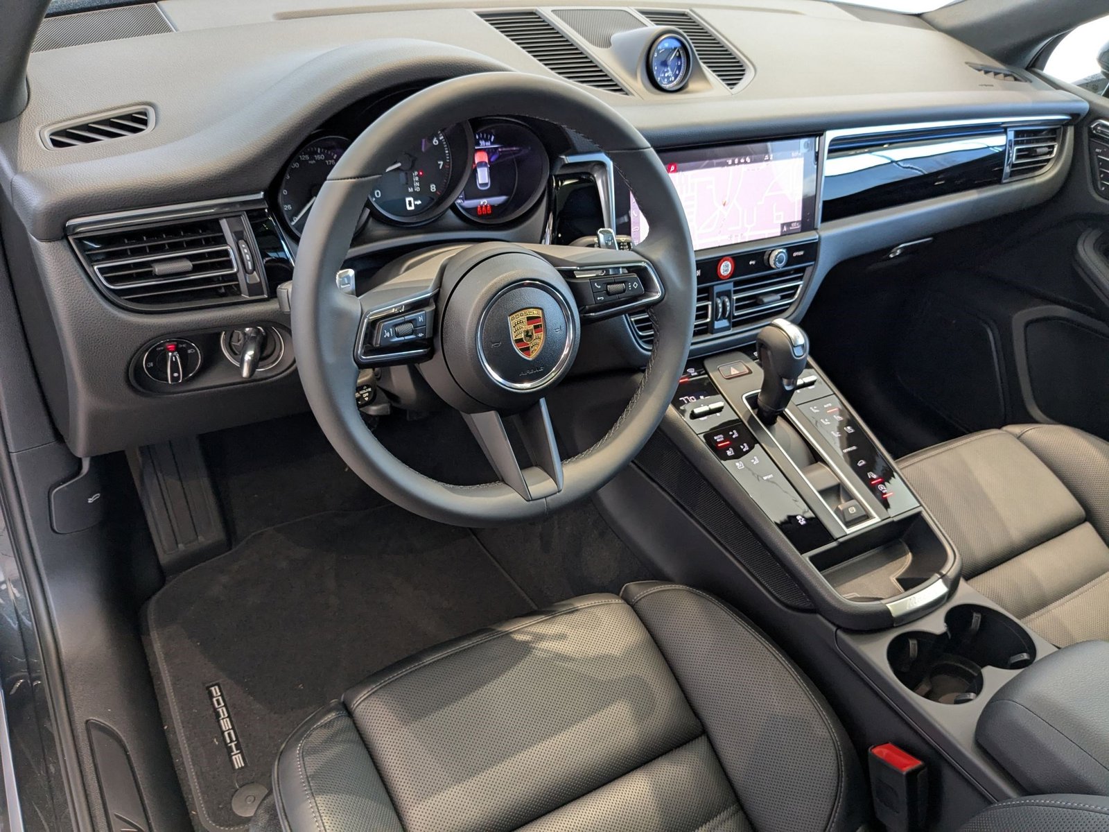 2025 Porsche Macan T photo 3