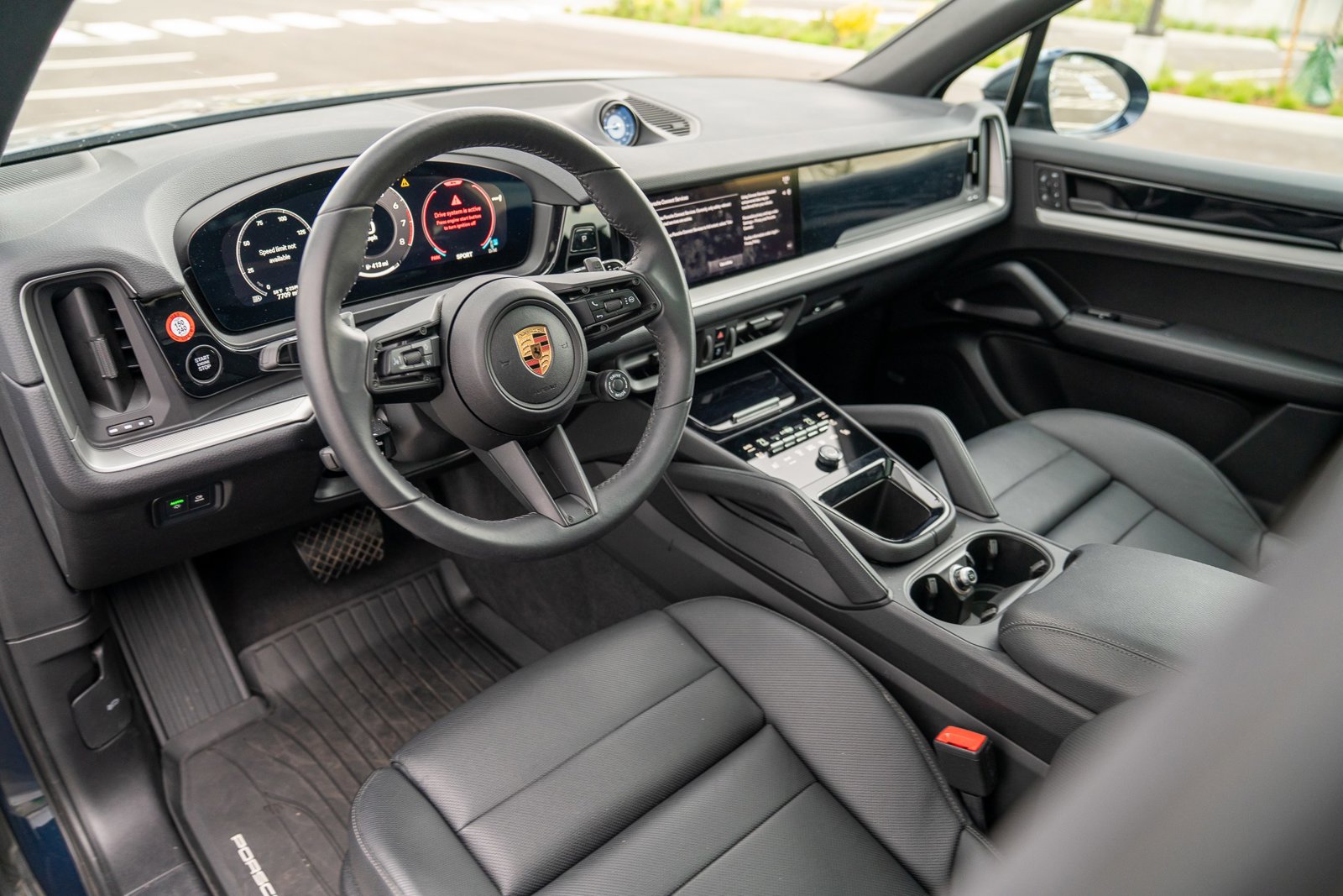 2025 Porsche Cayenne photo 4
