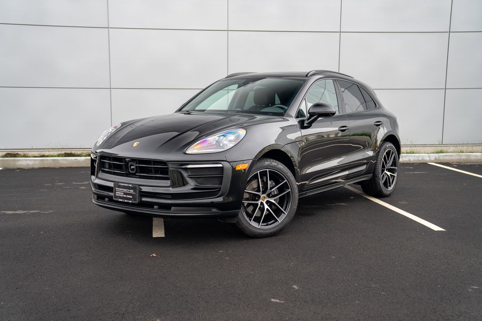 2025 Porsche Macan's photo