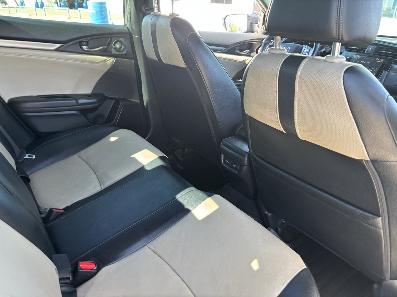 2018 Honda Civic Hatchback Sport Touring - Photo 11