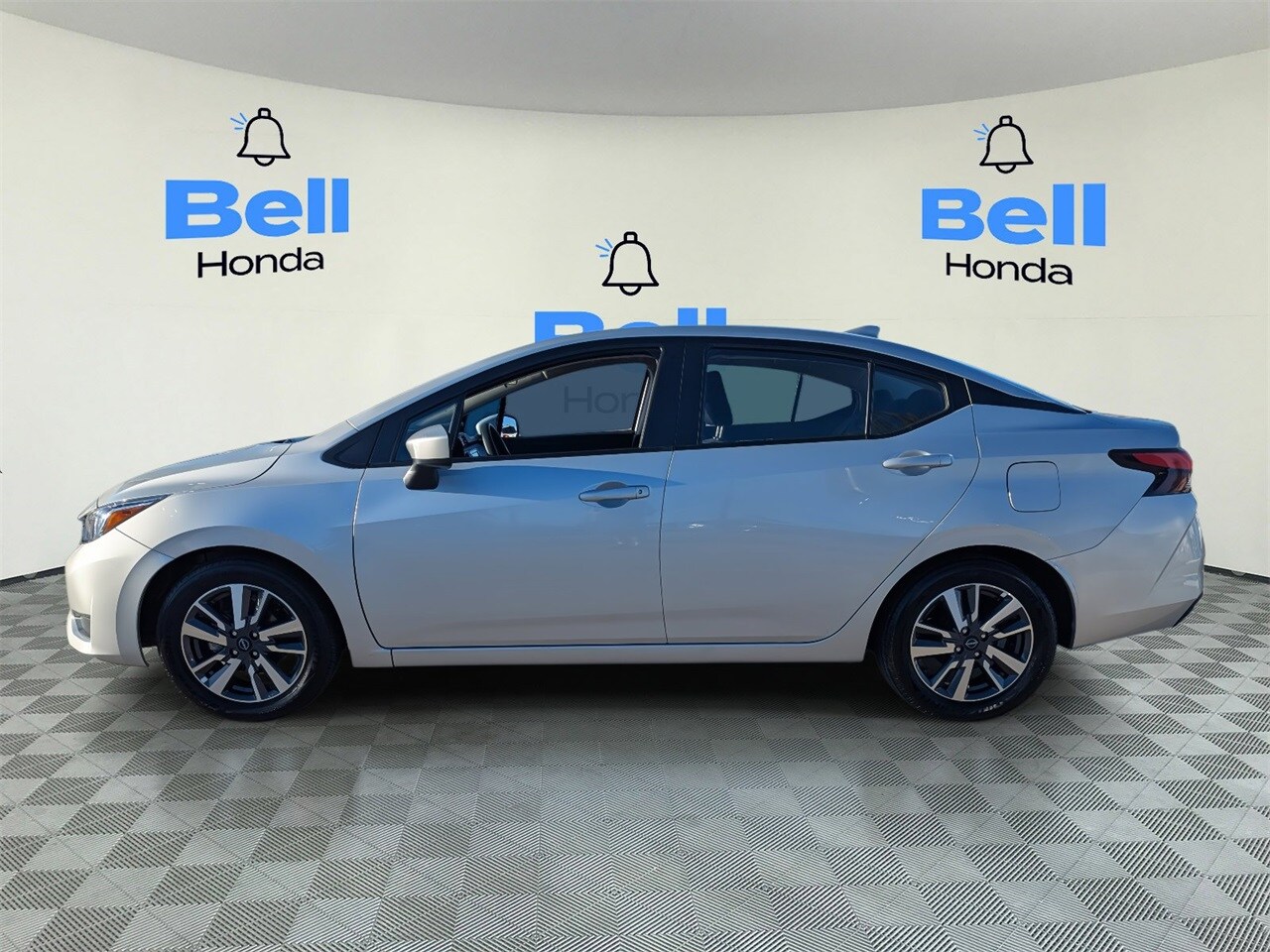 2023 Nissan Versa 1.6 SV photo 2