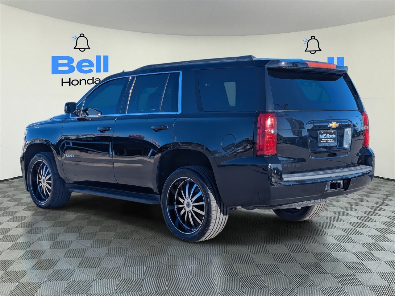 2016 Chevrolet Tahoe LT photo 3