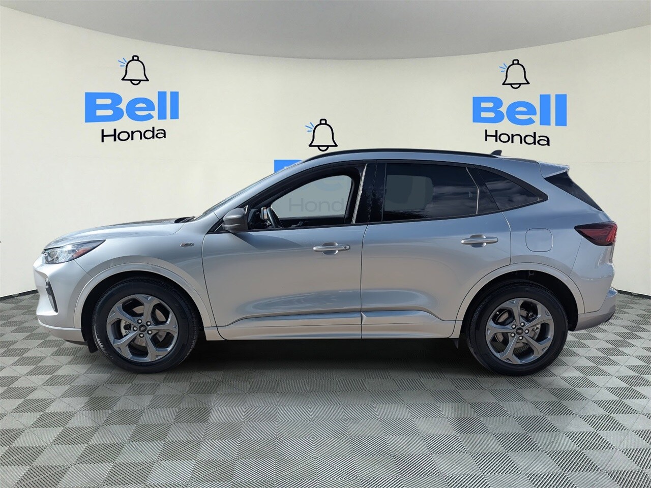 2024 Ford Escape ST-Line photo 2