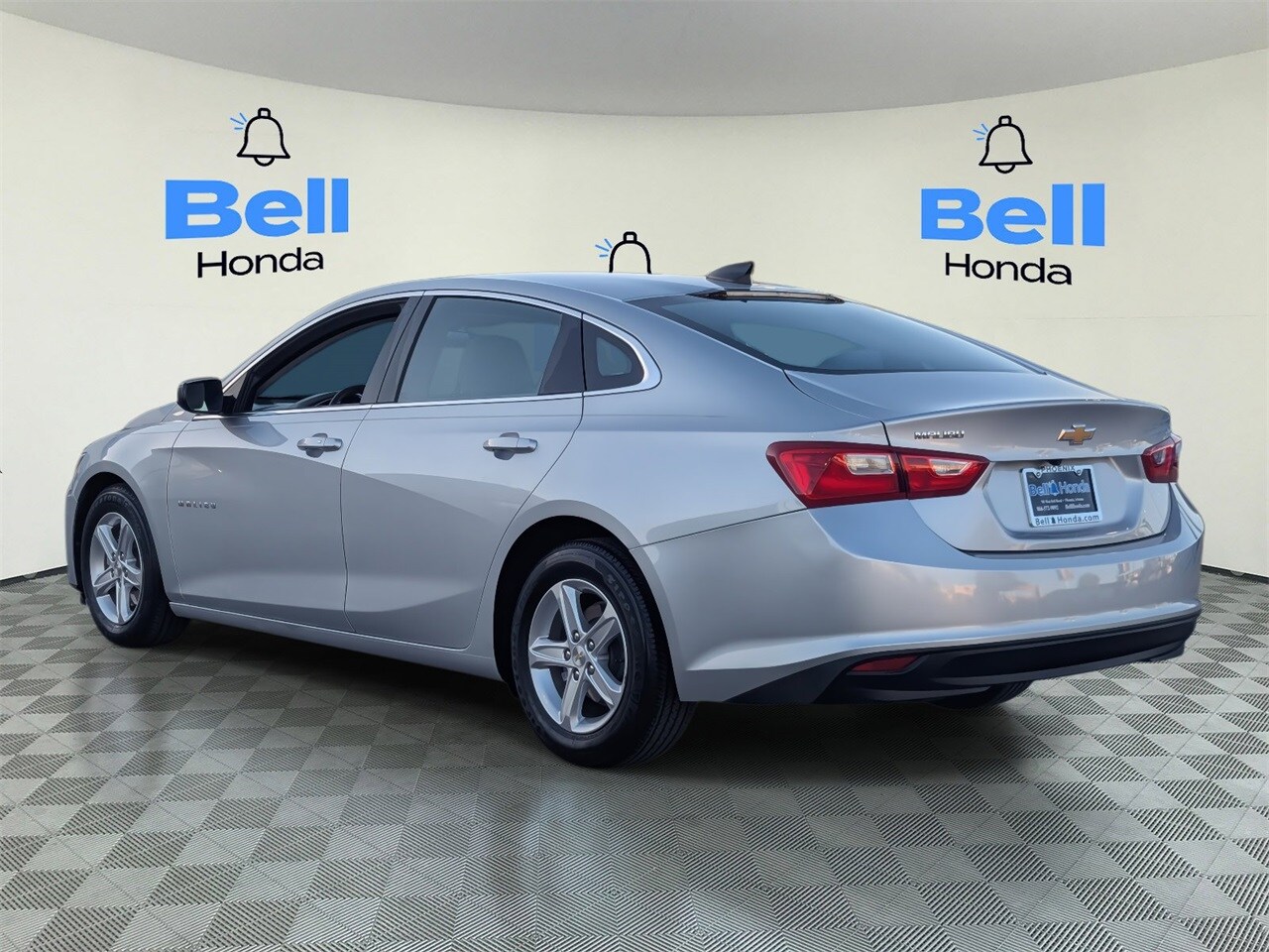 2021 Chevrolet Malibu LS photo 3