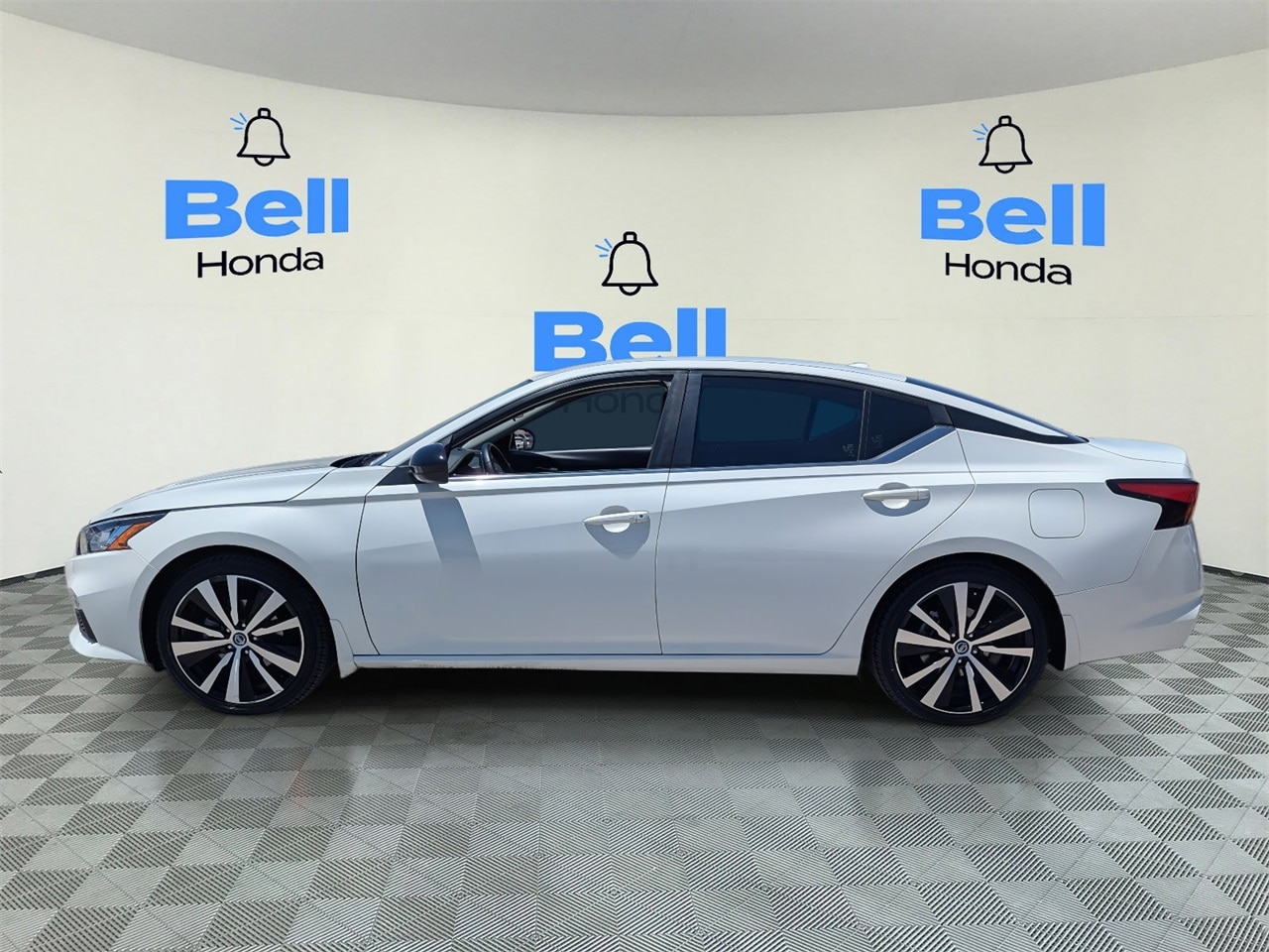 Used 2020 Nissan Altima SR with VIN 1N4BL4CV1LN309987 for sale in Phoenix, AZ