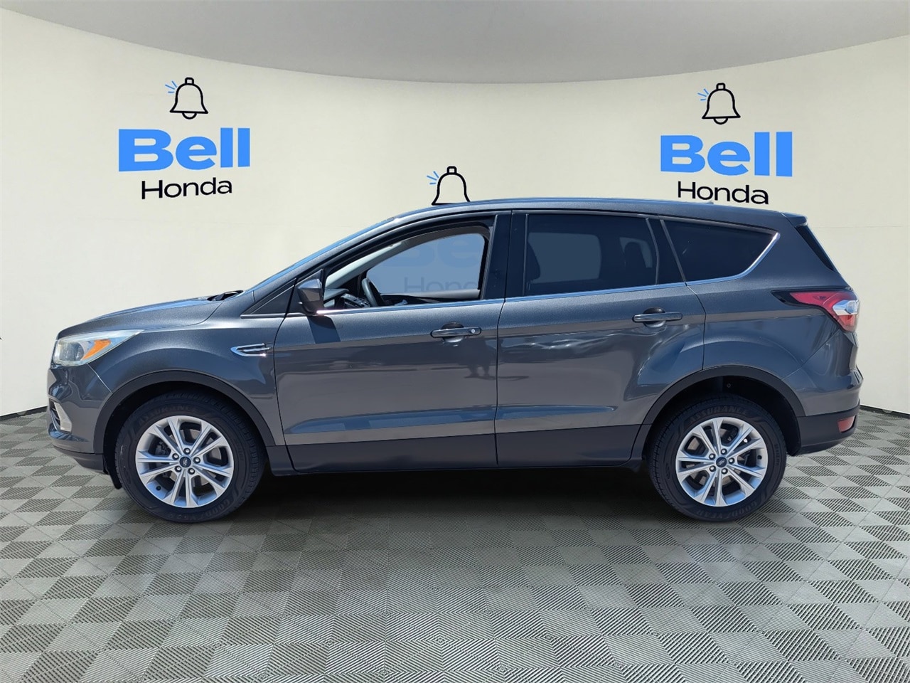 Used 2017 Ford Escape SE with VIN 1FMCU0GD8HUE09230 for sale in Phoenix, AZ