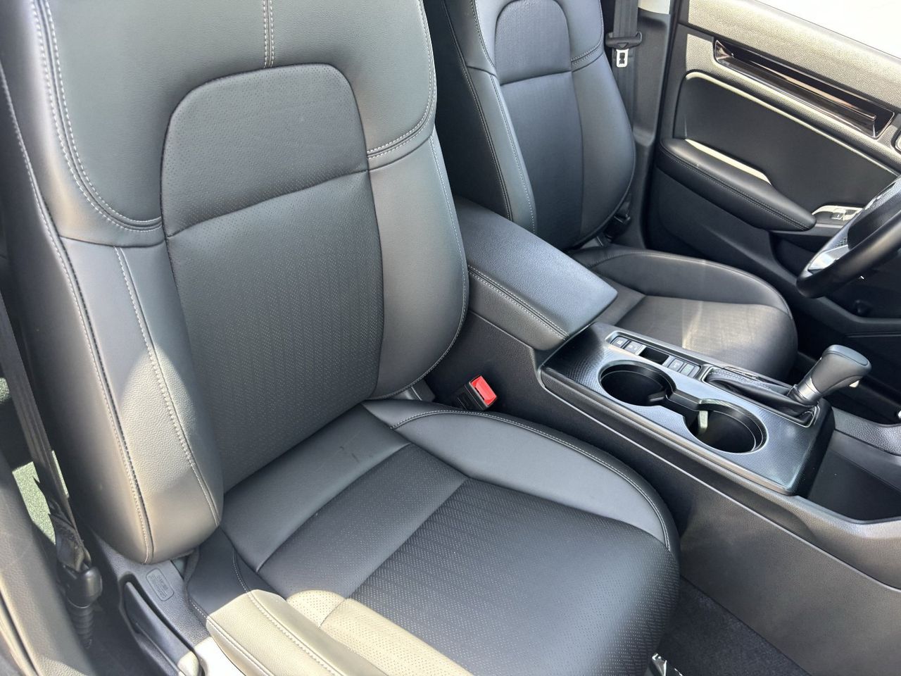 2024 Honda Civic Hatchback EX-L - Photo 8