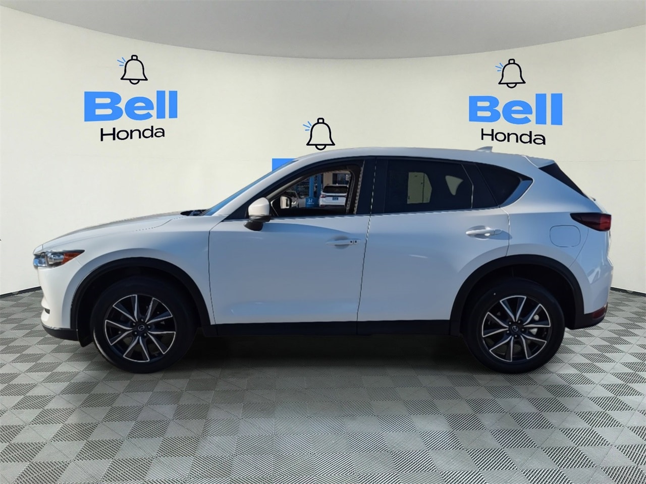 Used 2018 Mazda CX-5 Touring with VIN JM3KFACM4J1408032 for sale in Phoenix, AZ