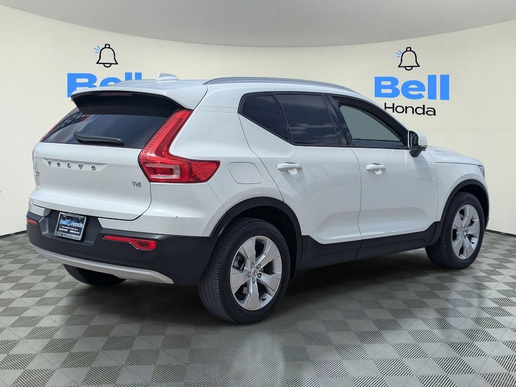 Used 2020 Volvo XC40 Momentum SUV