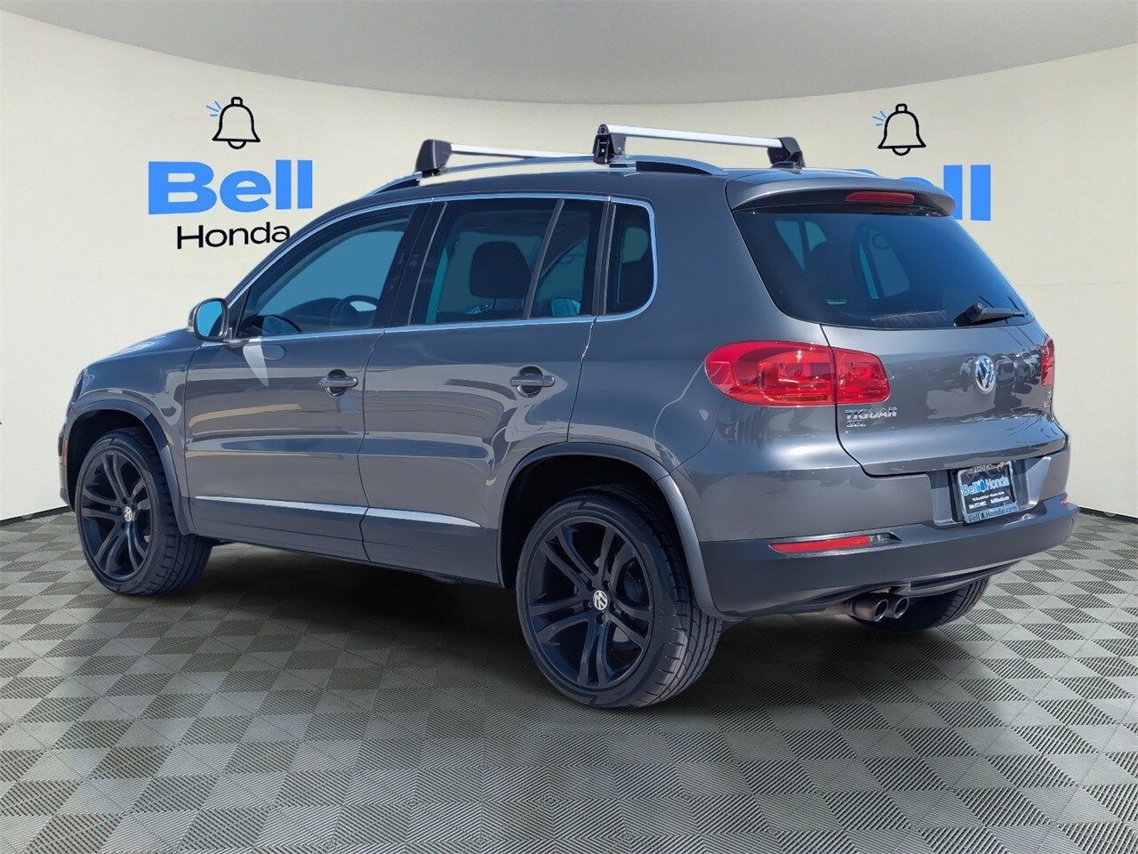 2017 Volkswagen Tiguan SEL photo 3