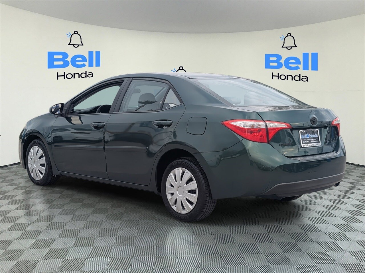 2015 Toyota Corolla LE photo 3