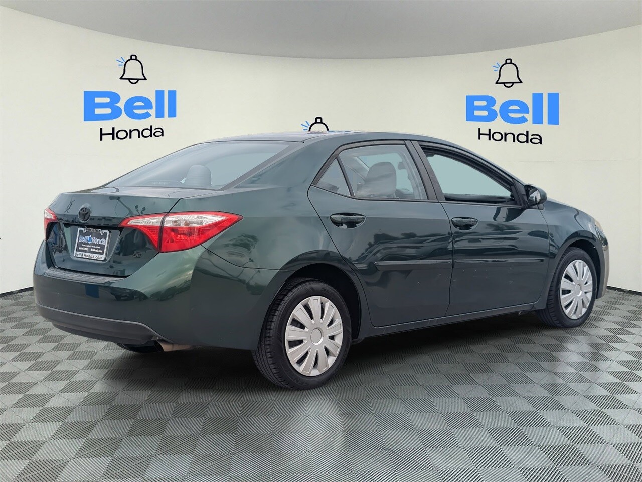 2015 Toyota Corolla LE photo 4