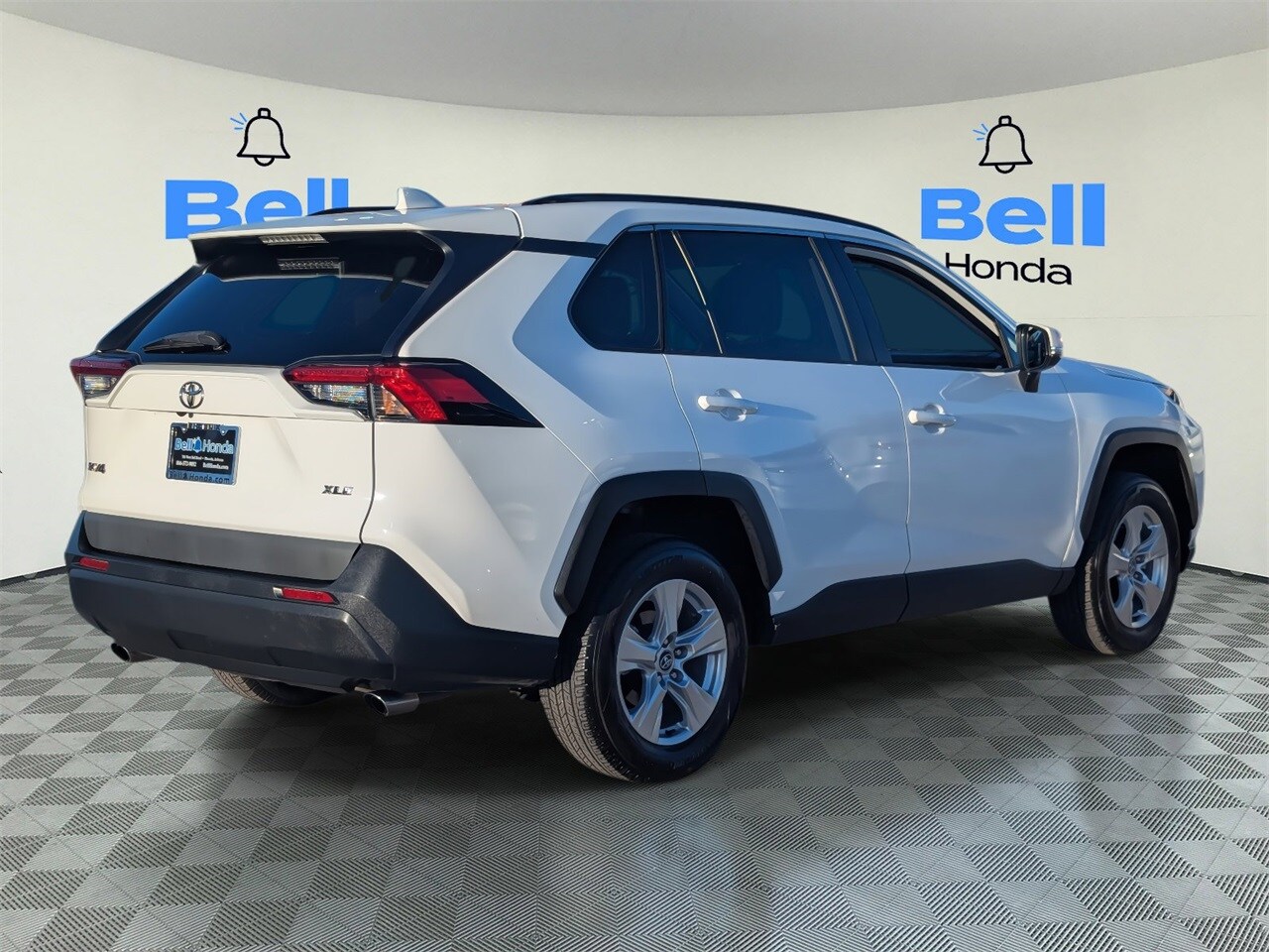 2021 Toyota RAV4 XLE photo 3