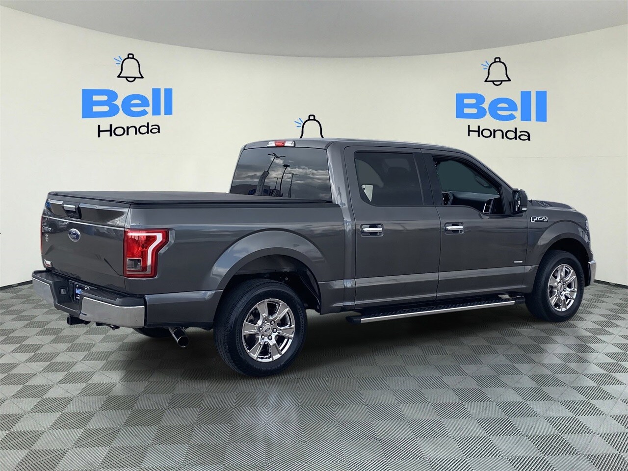 2015 Ford F-150 XLT photo 4