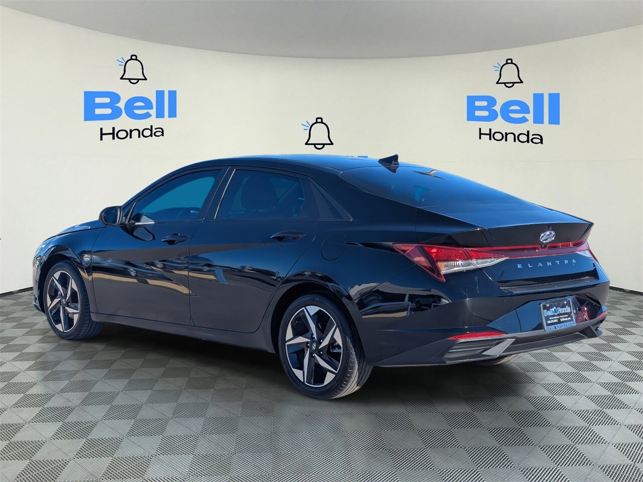 2023 Hyundai Elantra SEL photo 2