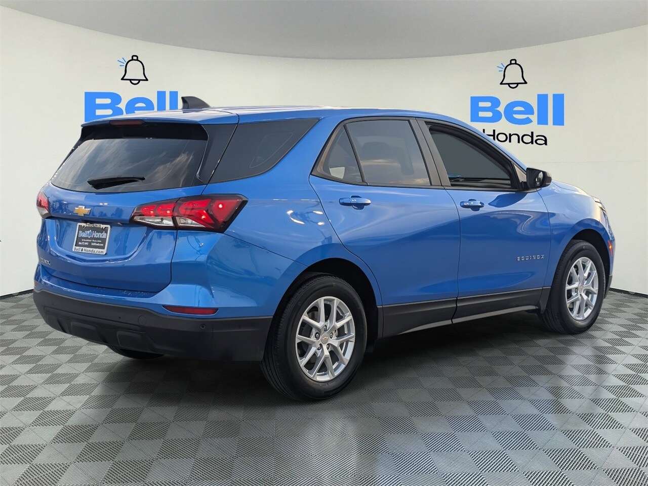 2024 Chevrolet Equinox LS photo 3