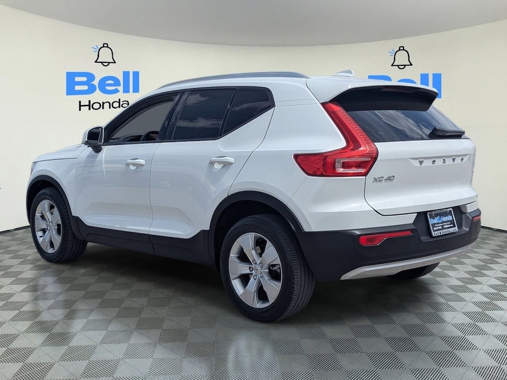 Used 2020 Volvo XC40 Momentum SUV
