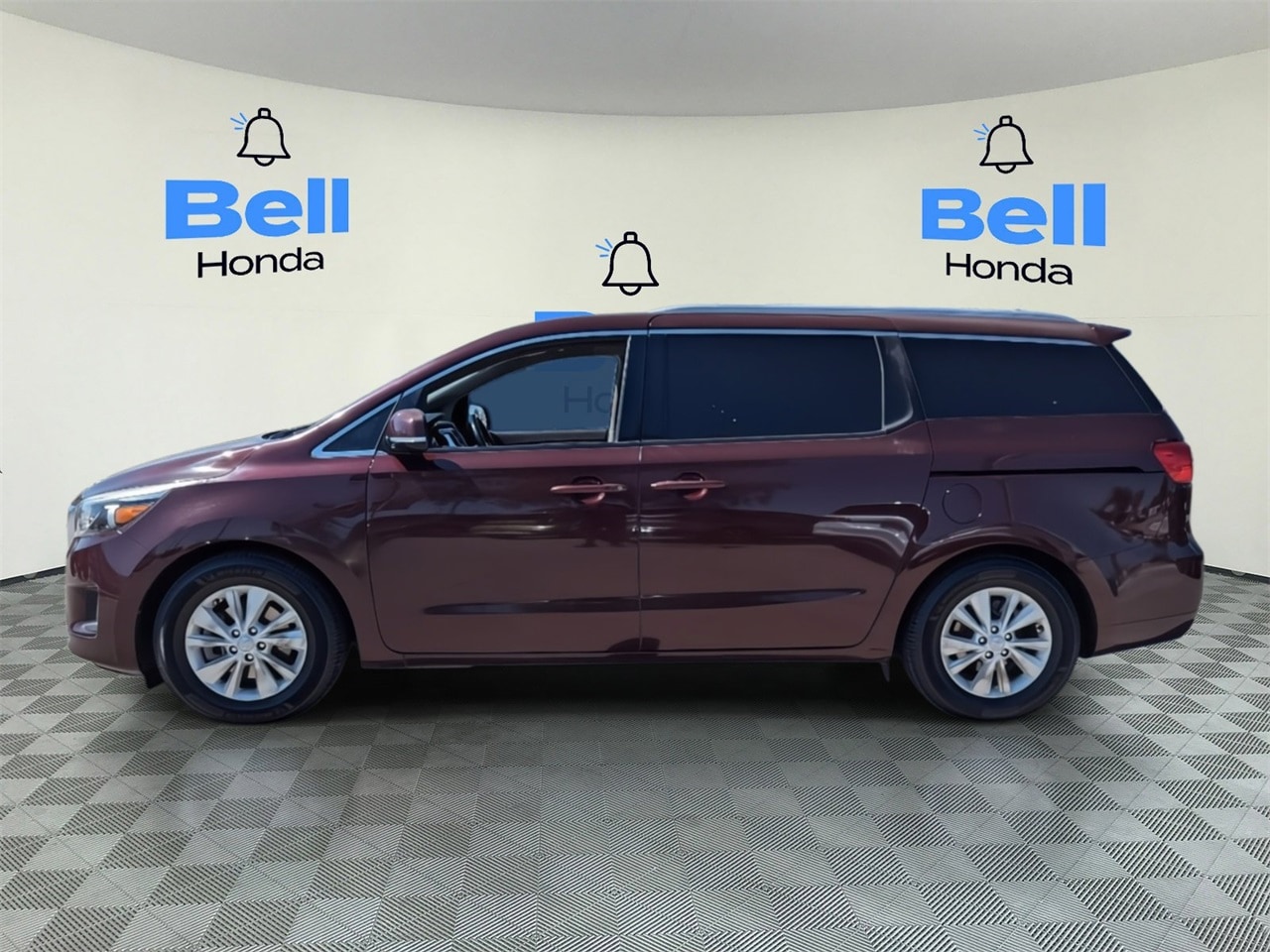 Used 2018 Kia Sedona EX with VIN KNDMC5C19J6407422 for sale in Phoenix, AZ