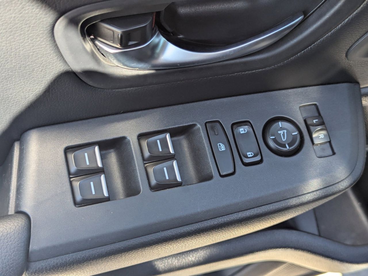 2025 Honda Pilot EX-L - Photo 22