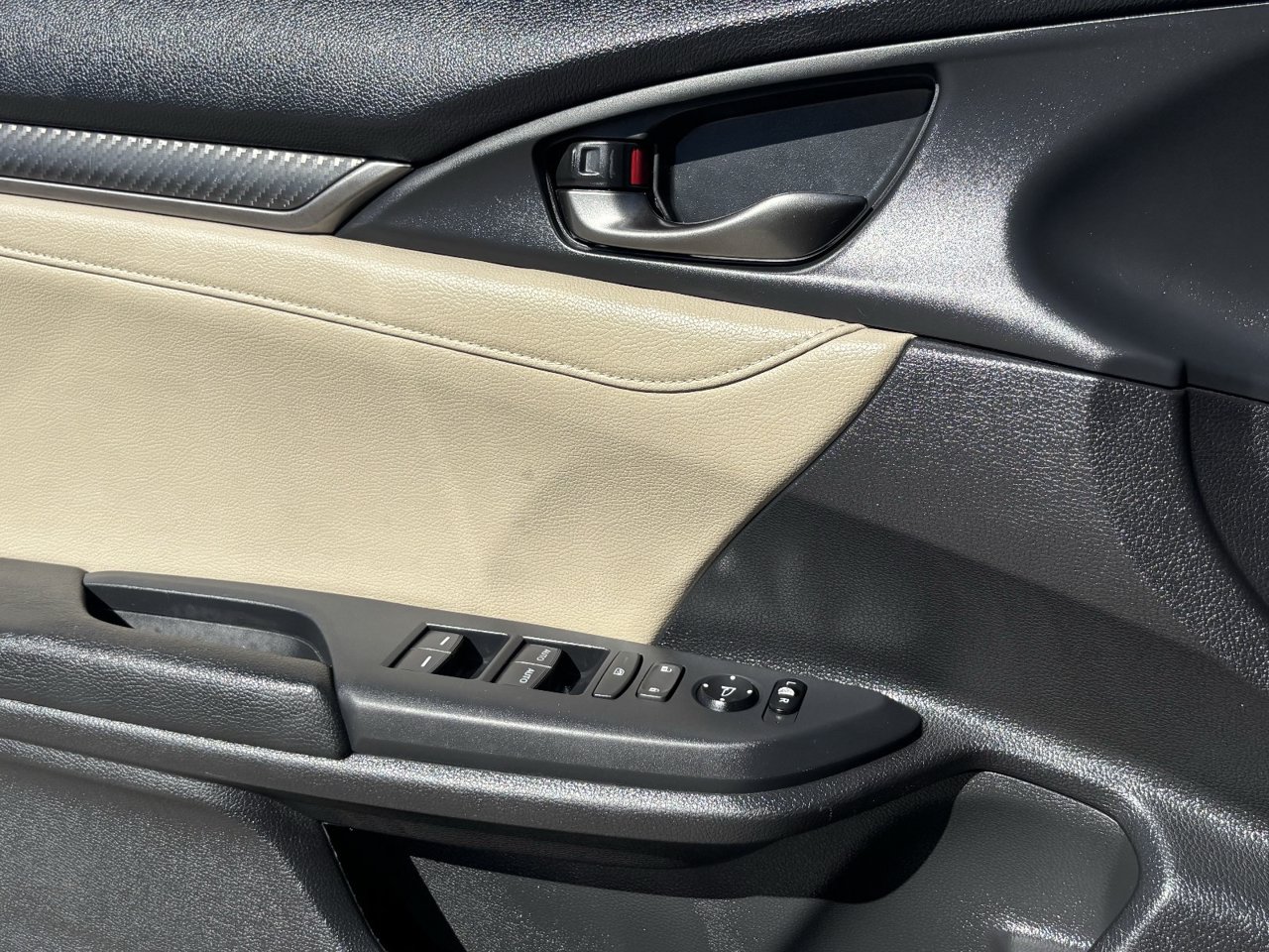 2018 Honda Civic Hatchback Sport Touring - Photo 19