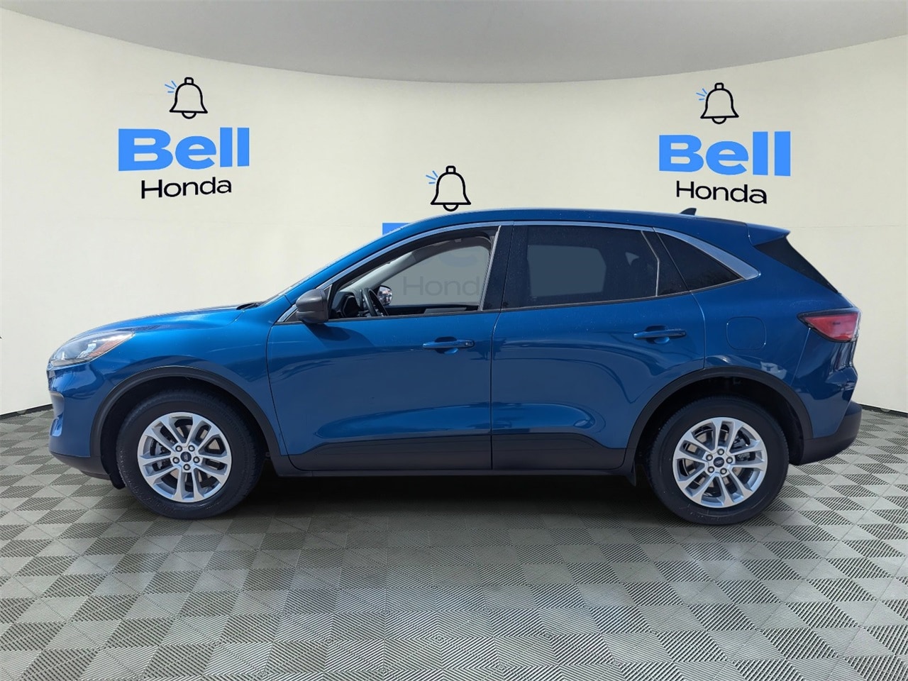 Used 2022 Ford Escape SE with VIN 1FMCU0G69NUA21372 for sale in Phoenix, AZ
