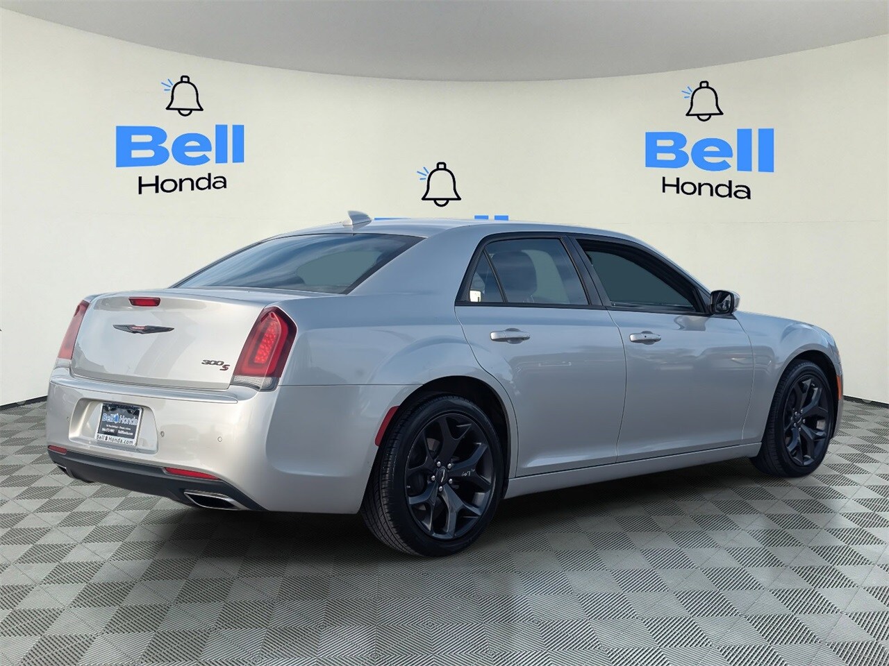 2023 Chrysler 300 S photo 4