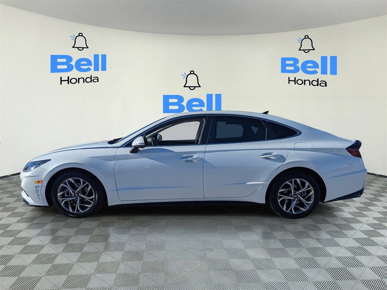 2022 Hyundai Sonata SEL photo 2