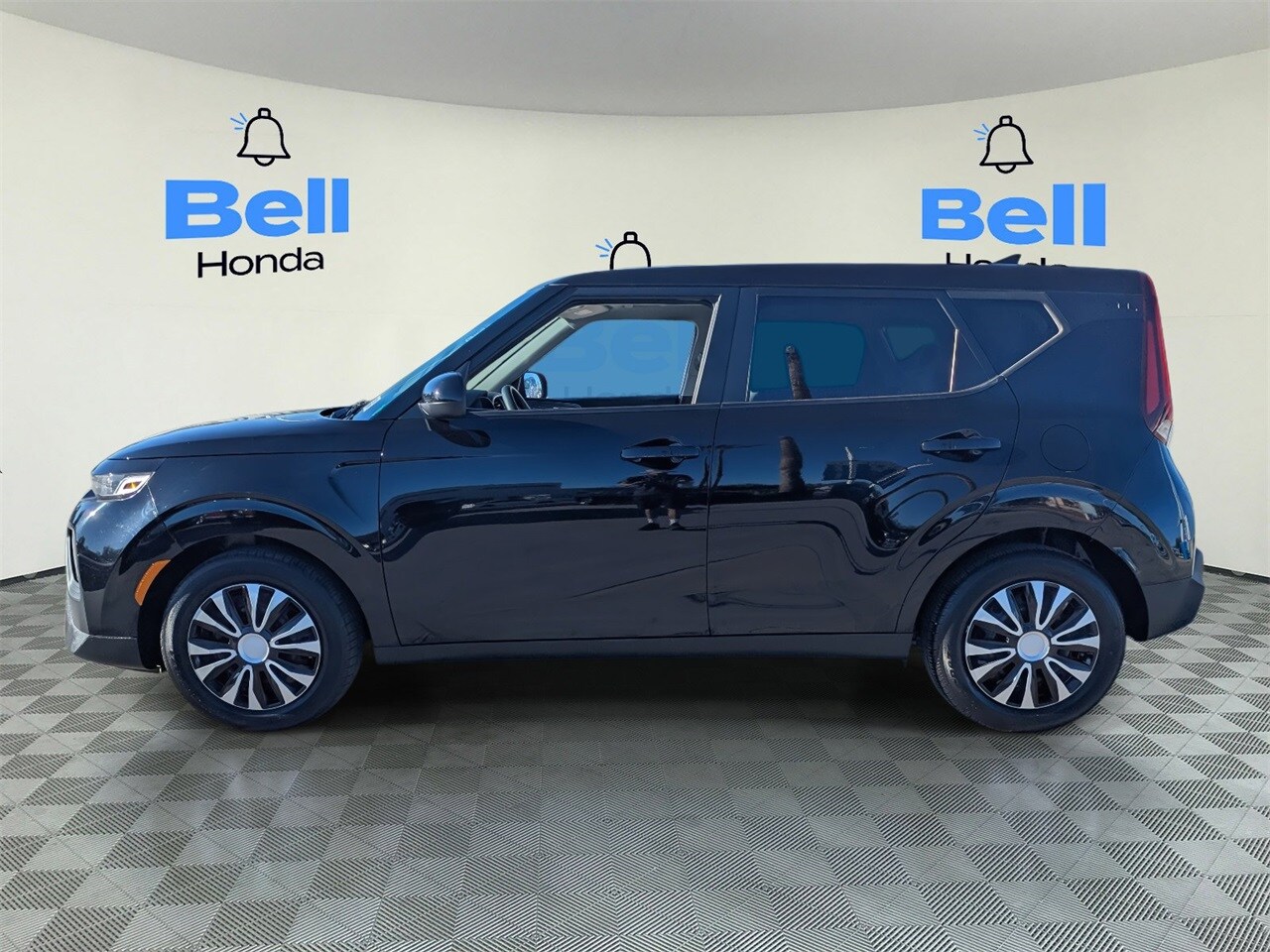 2022 Kia Soul LX photo 2