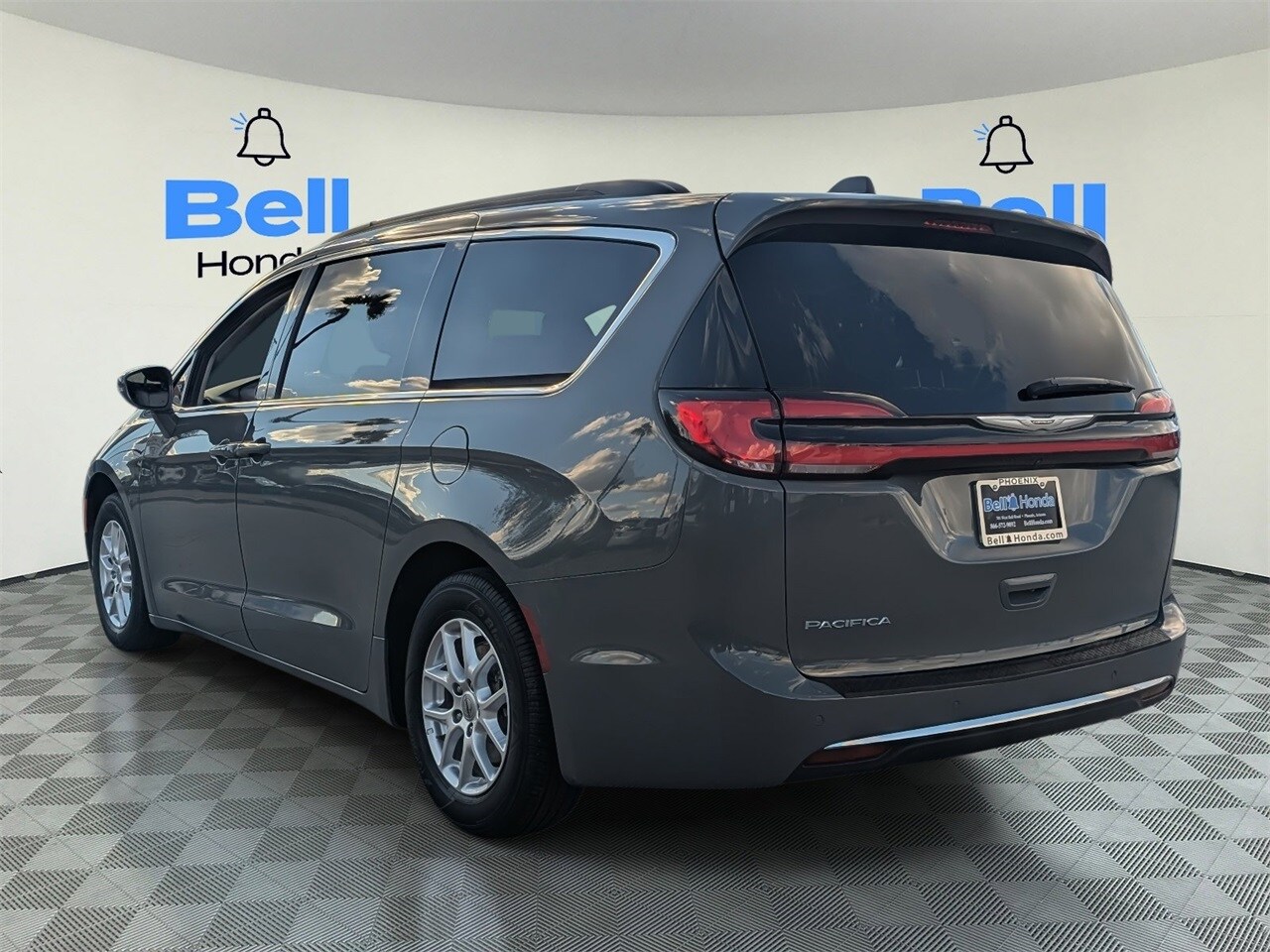 2022 Chrysler Pacifica Touring L photo 3