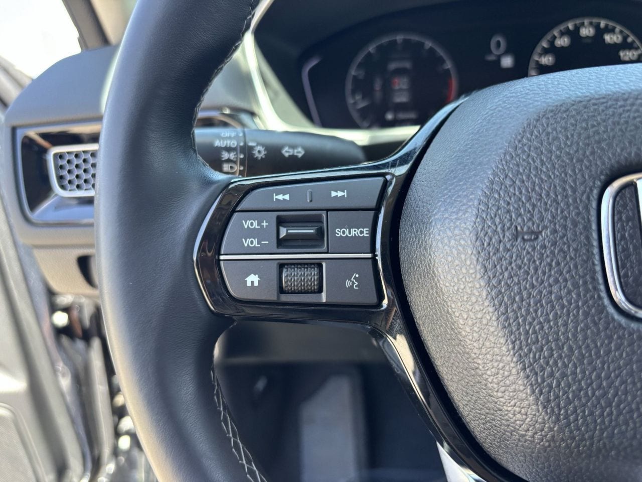 2024 Honda Civic Hatchback EX-L - Photo 27