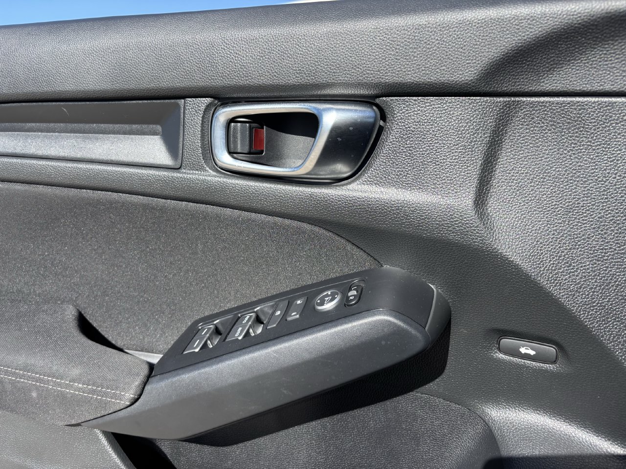 2025 Honda Civic Sport - Photo 19