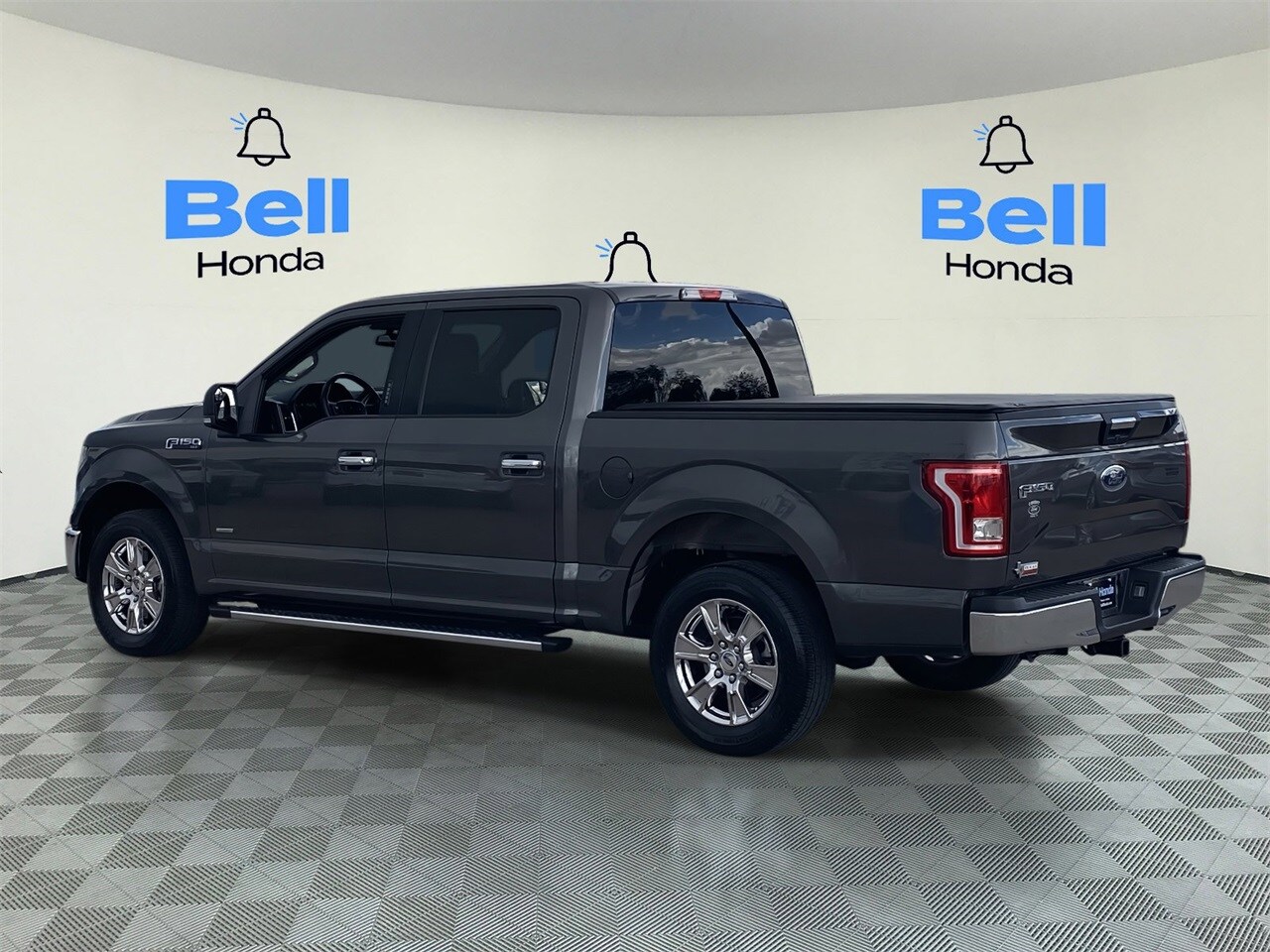 2015 Ford F-150 XLT photo 3