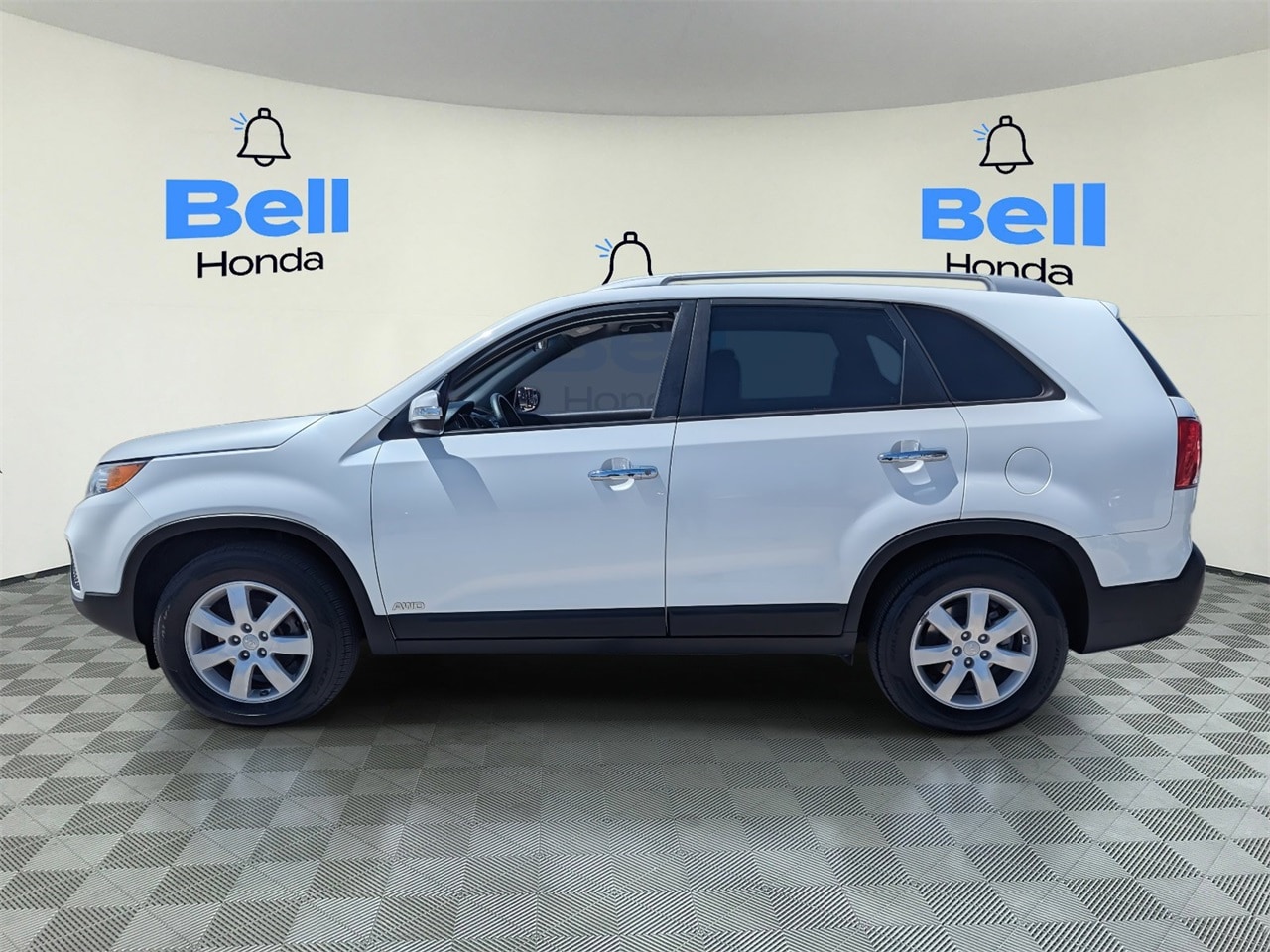 Used 2013 Kia Sorento LX with VIN 5XYKTDA27DG388495 for sale in Phoenix, AZ