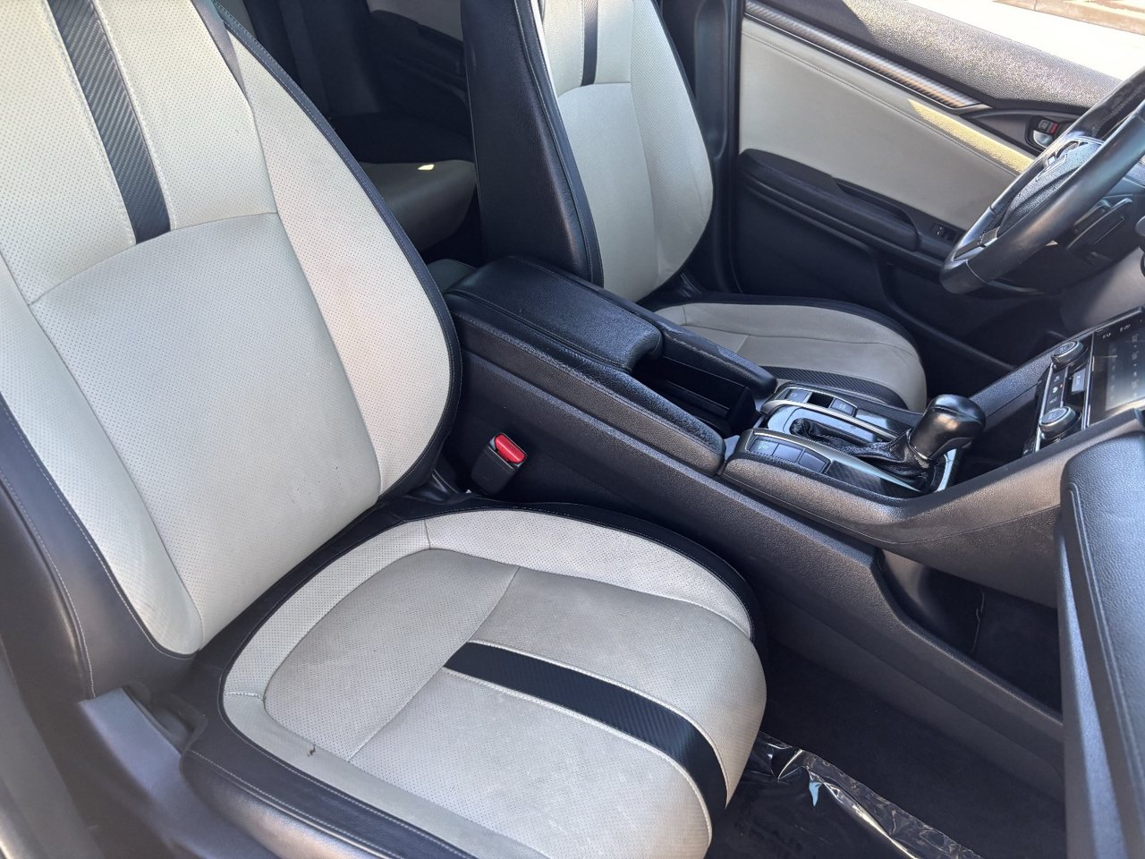 2018 Honda Civic Hatchback Sport Touring - Photo 8
