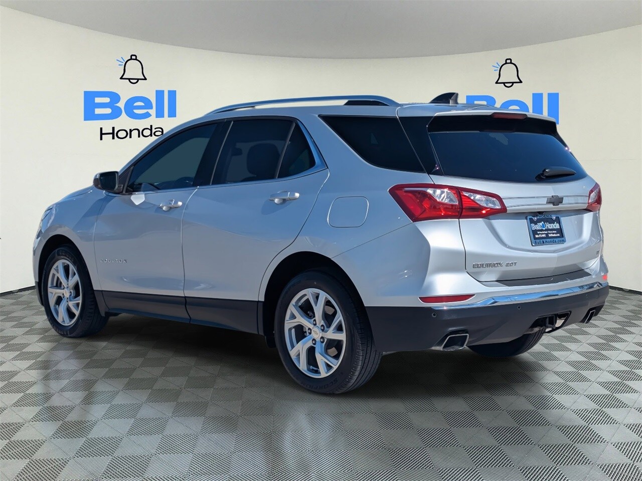 2020 Chevrolet Equinox LT photo 2