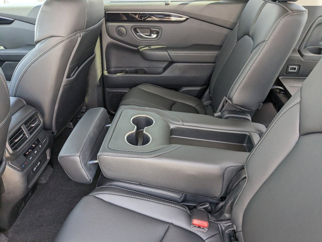 2025 Honda Pilot EX-L - Photo 10