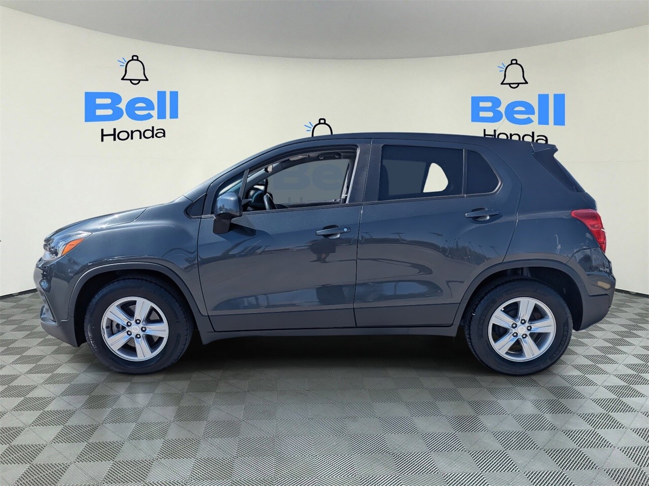 2020 Chevrolet Trax LS photo 2