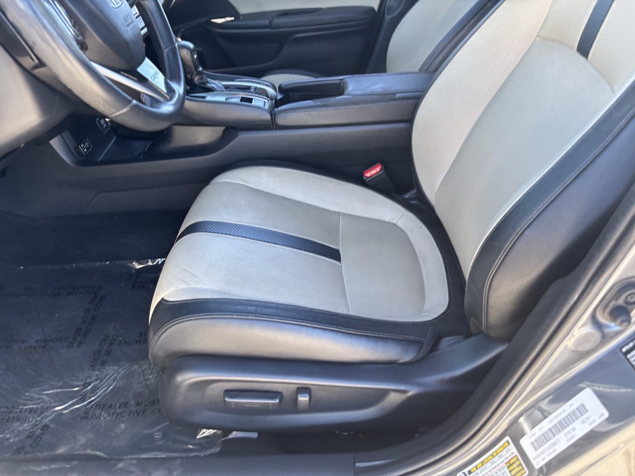 2018 Honda Civic Hatchback Sport Touring - Photo 18
