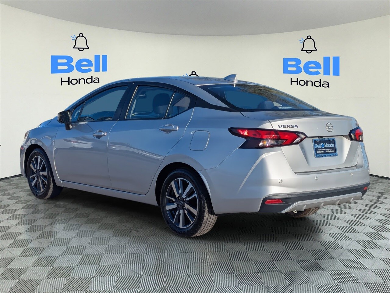 2023 Nissan Versa 1.6 SV photo 3