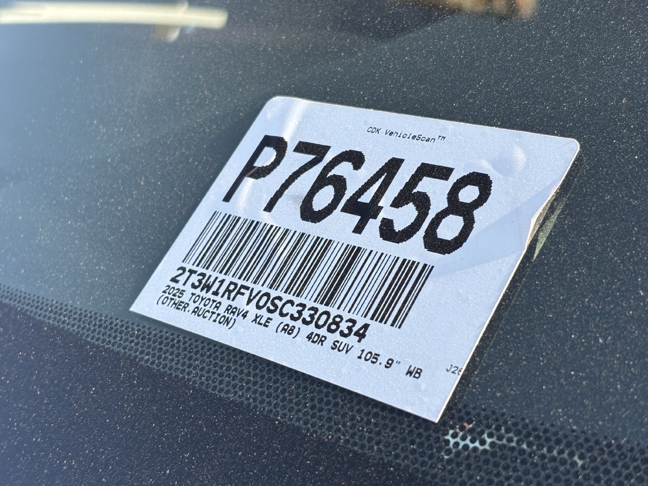2025 Toyota RAV4 XLE - Photo 13